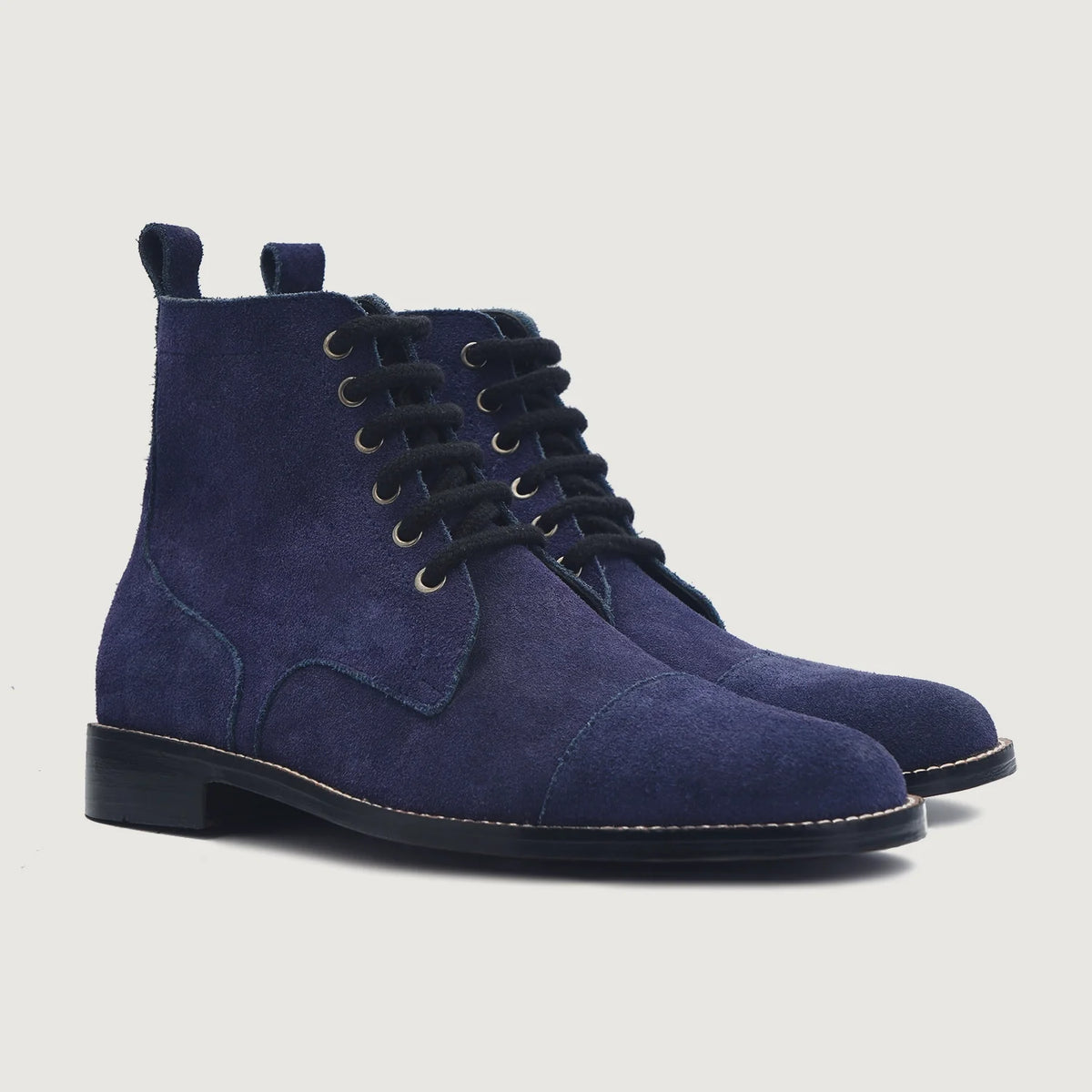 Knight Derby Midnight Azul Suede Botas em couro para Homem For Men in Midnight Blue Goatskin Suede - Vista de perfil | Comprar online