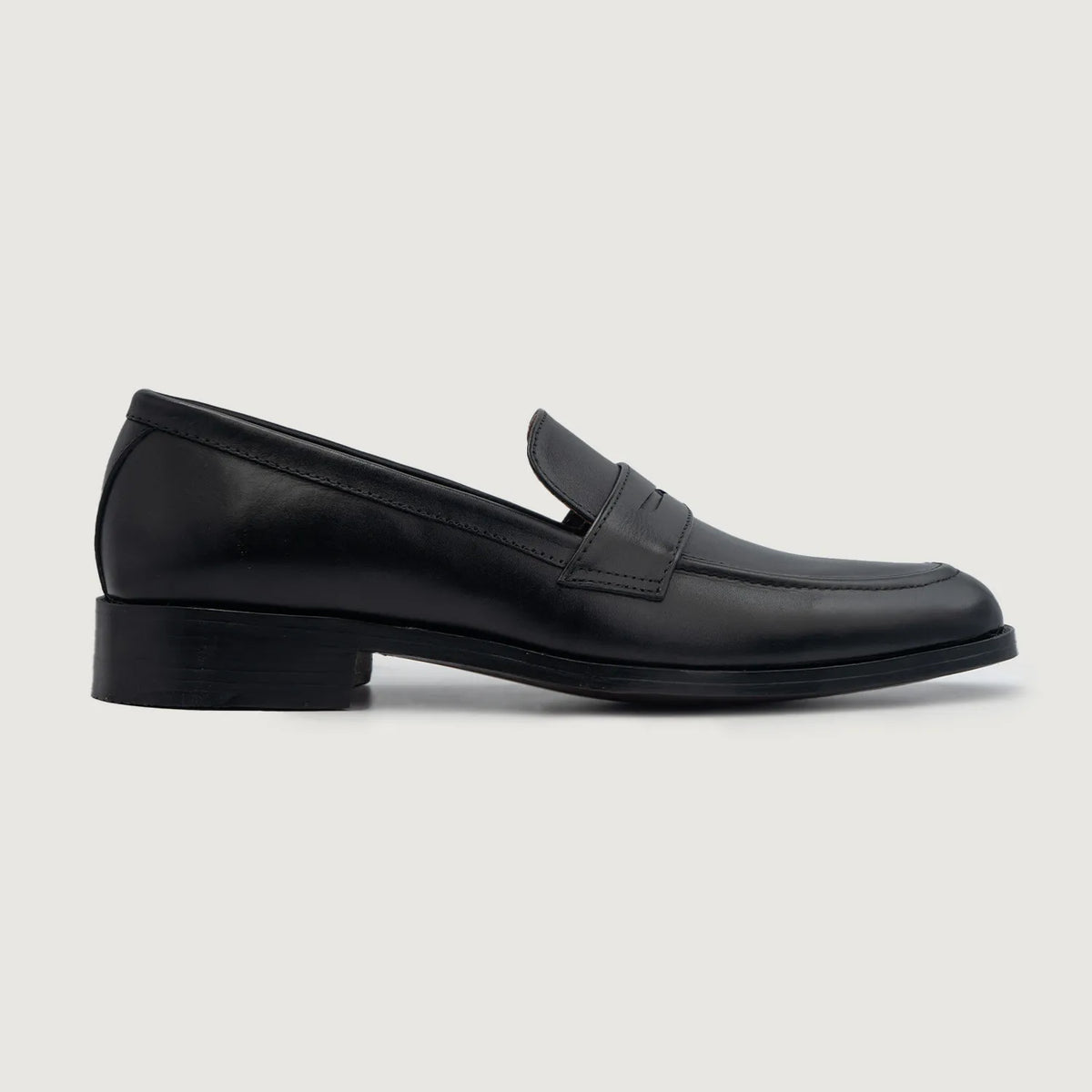 Black Full-Grain leather Loafers - Construção de vira Goodyear e biqueira
