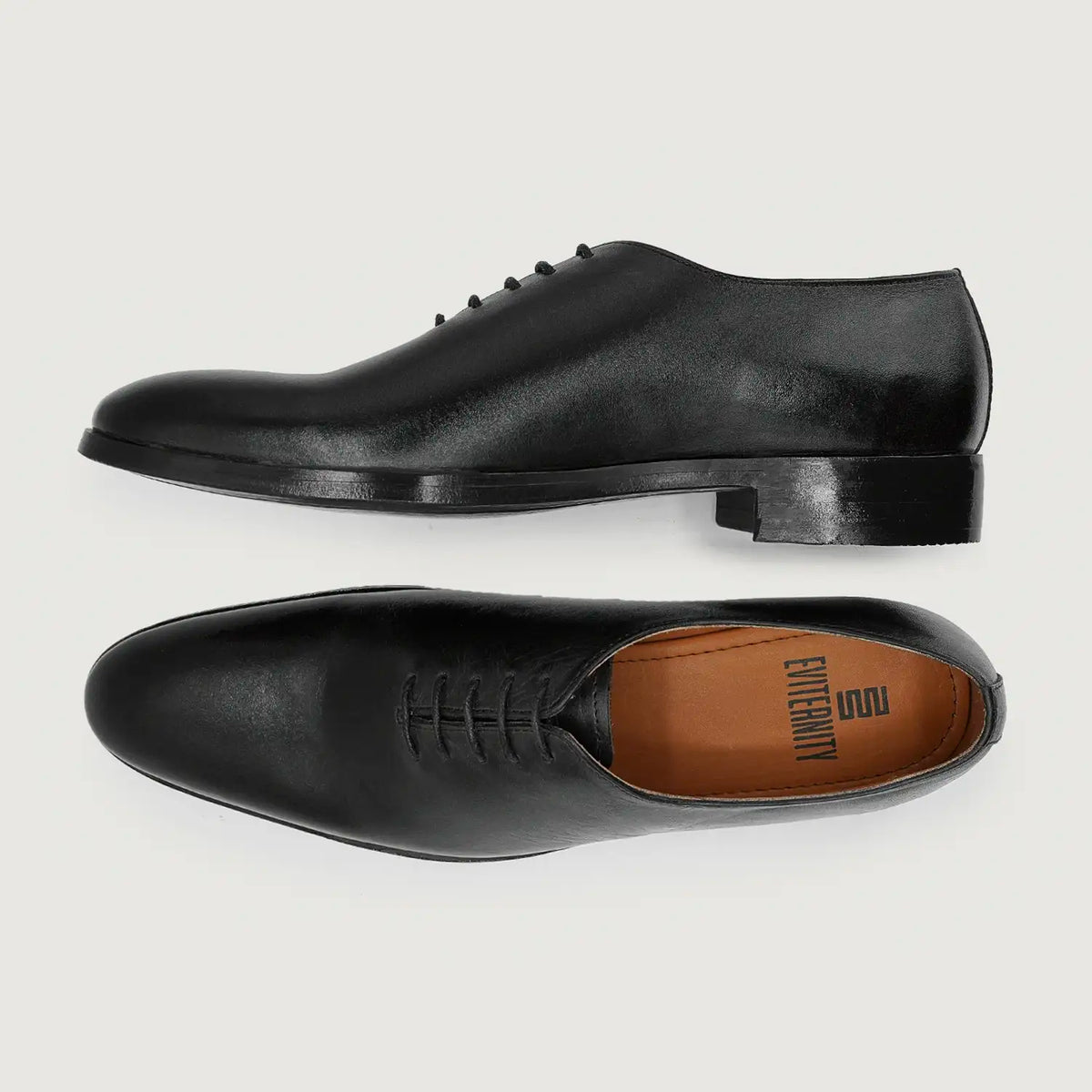 Director Wholecut Preto Sapatos em couro para Homem For Men - Vista lateral mostrando o corte ergonómico de mangas