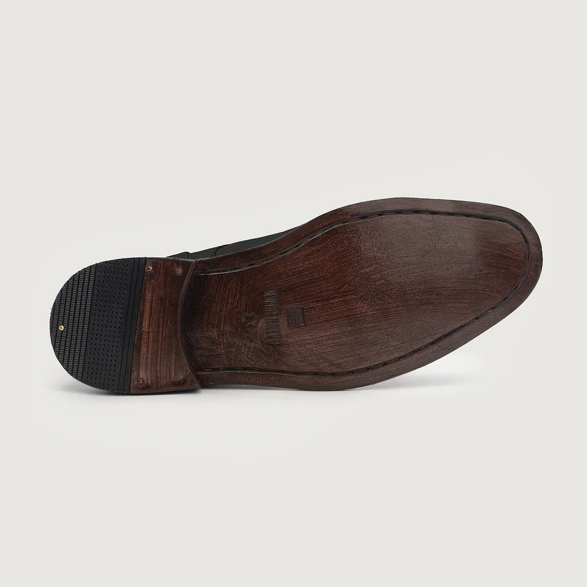 High-Traction Rubber Outsole & Lug Tread Pattern on Knight Derby Preto Botas em couro para Homem For Men