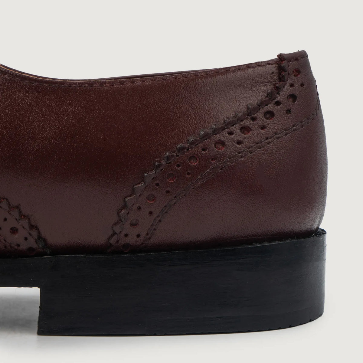 Authentic Full-Grain Leather Grain Depth & Pull-Up Patina Texture Detail