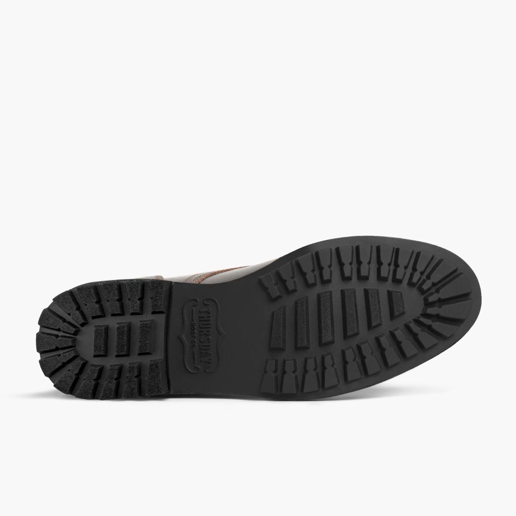 High-Traction Rubber Outsole & Lug Tread Pattern on Vanguard Waxed Cacao Botas em couro para Homem For Men