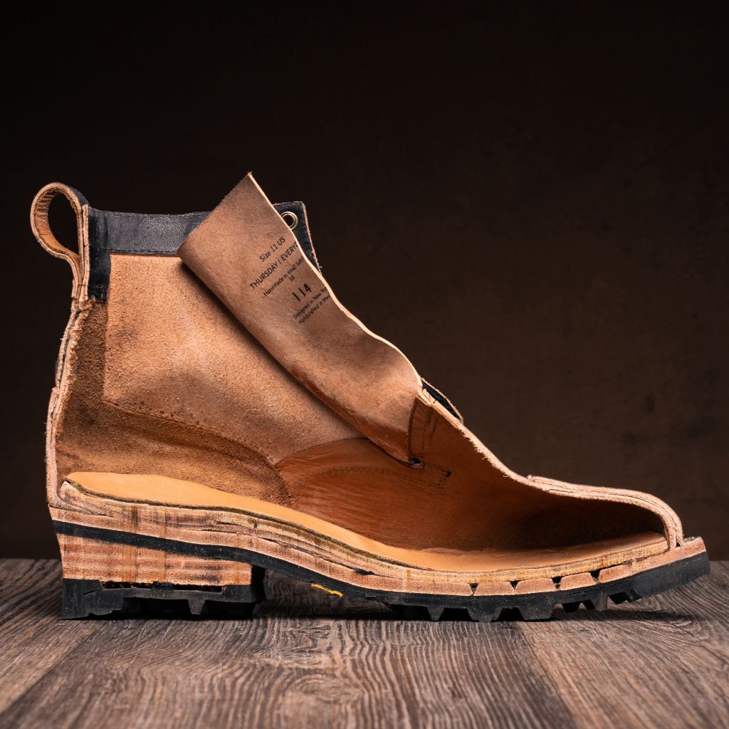 High-Traction Rubber Outsole & Lug Tread Pattern on Challenger Castanho CXL Botas em couro para Homem