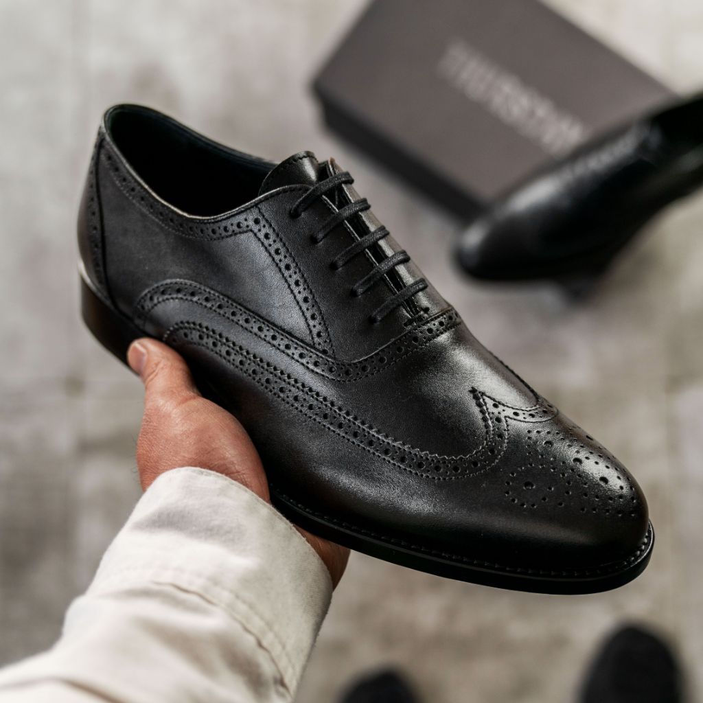 Tailored Rib Cuffs & Hem Craftsmanship Construction Detail on Aviator Preto Mocassins em couro para Homem