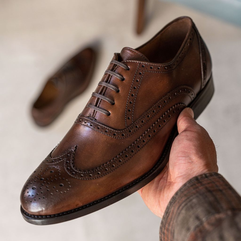 Tailored Rib Cuffs & Hem Craftsmanship Construction Detail on Aviator Cinnamon Sapatos em couro para Homem
