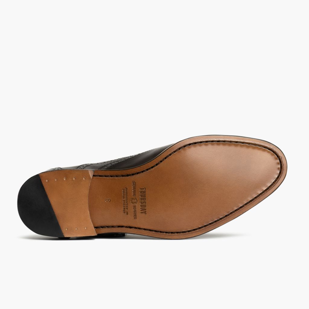 Vista detalhada of Classic Collar & Heavy-Duty Zipper Hardware on Aviator Chocolate Mocassins em couro para Homem