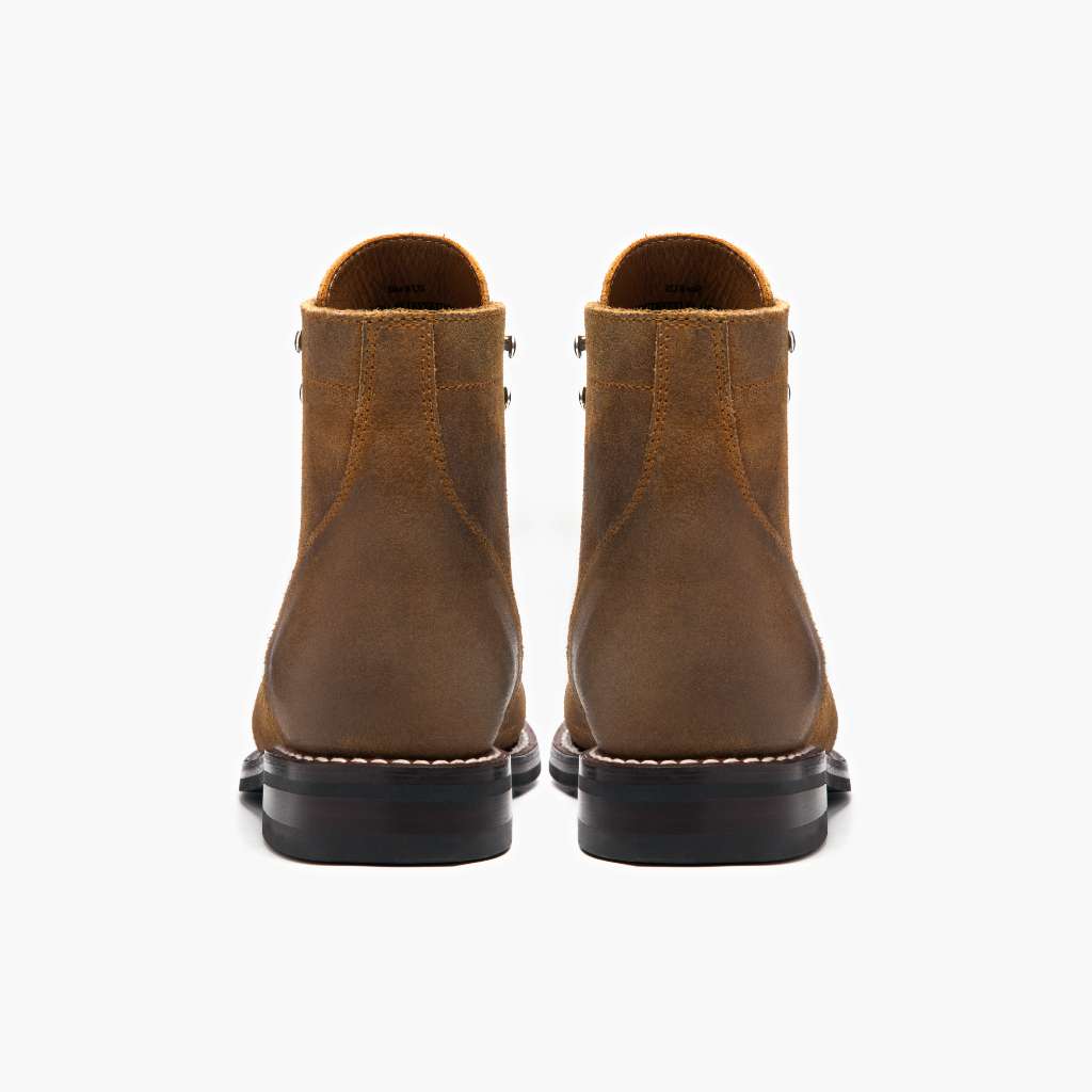 High-Traction Rubber Outsole & Lug Tread Pattern on Captain Safari Botas em couro para Homem