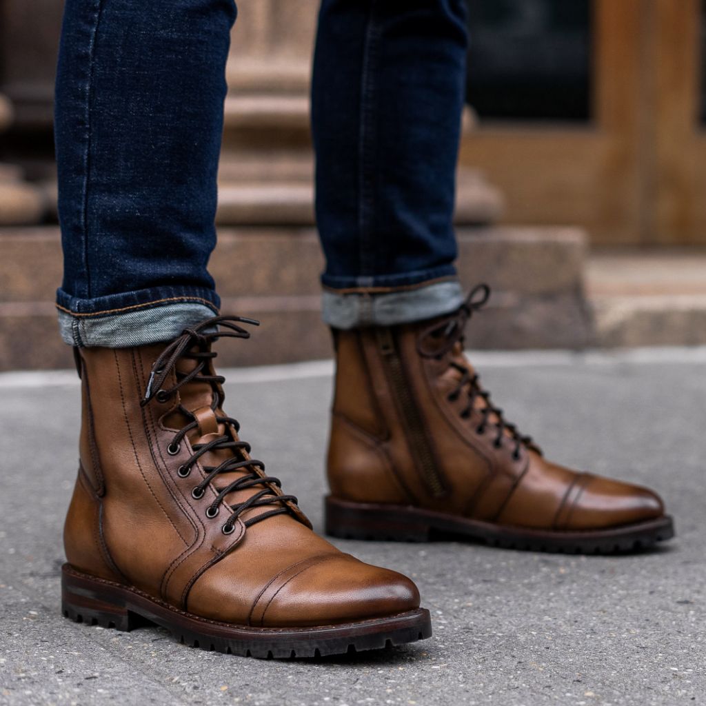 Tailored Rib Cuffs & Hem Craftsmanship Construction Detail on Casa Moto Amber Wheat Botas em couro para Homem