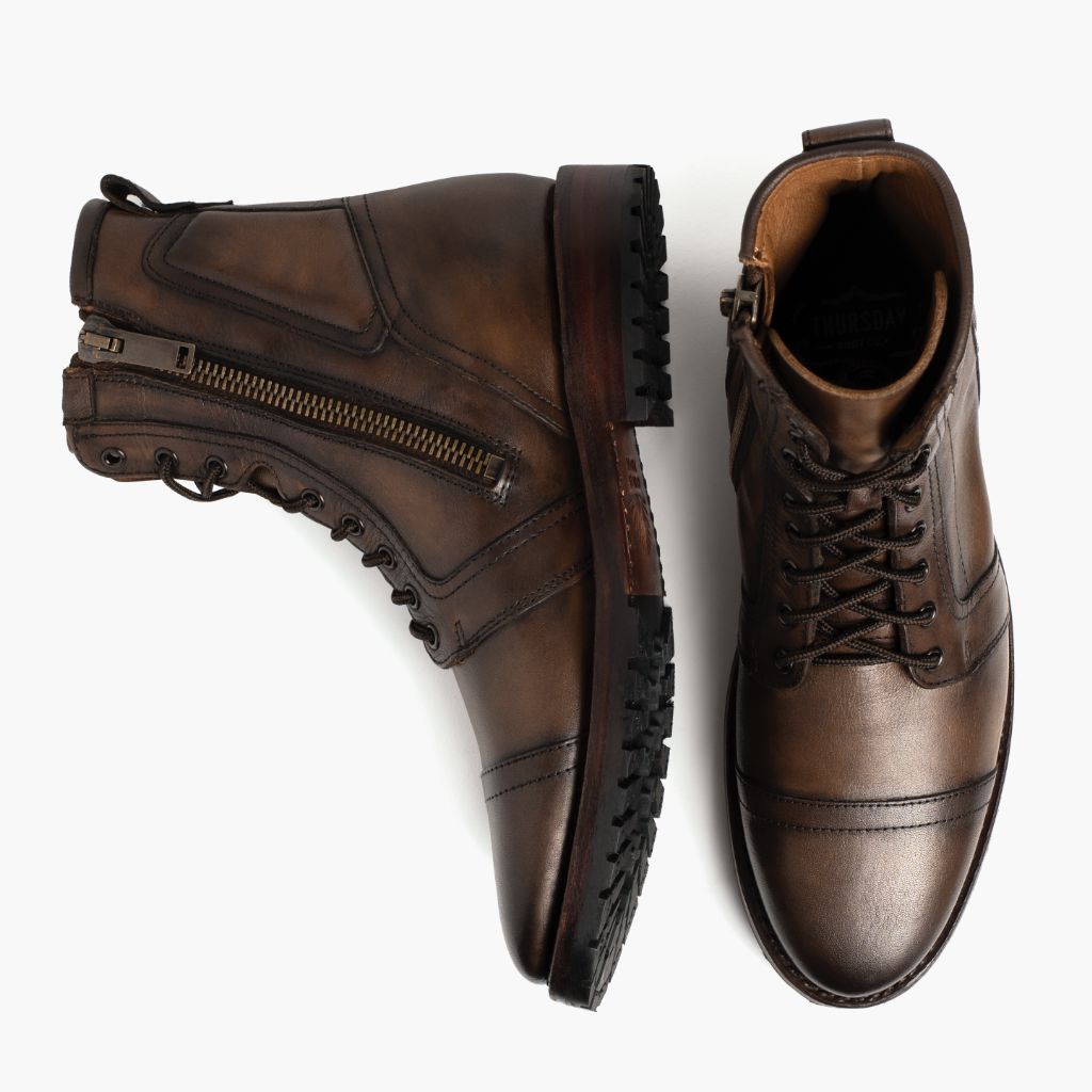Vista detalhada of Classic Collar & Heavy-Duty Zipper Hardware on Casa Moto Anejo Botas em couro para Homem