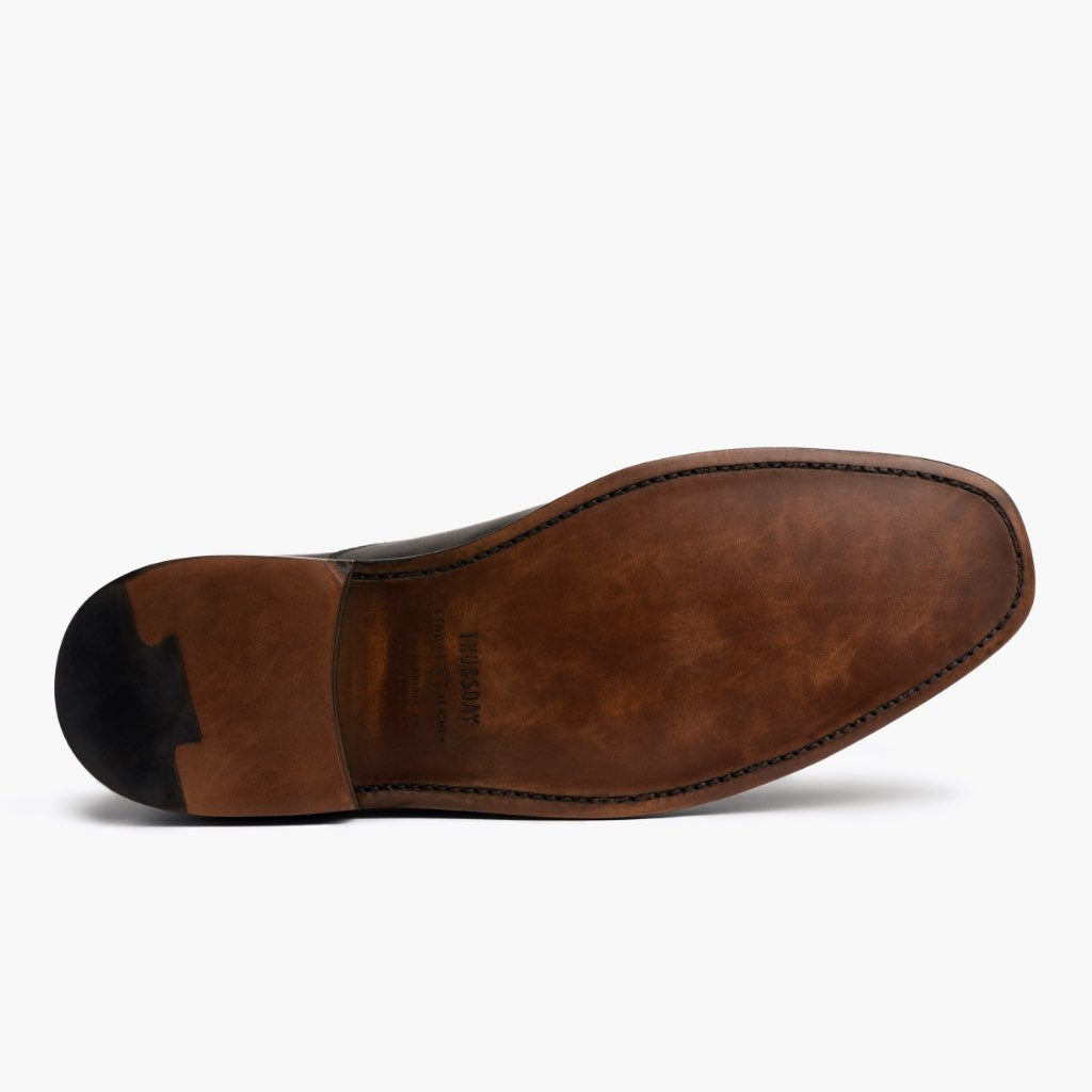 High-Traction Rubber Outsole & Lug Tread Pattern on Executive Preto Sapatilhas em pele para Homem