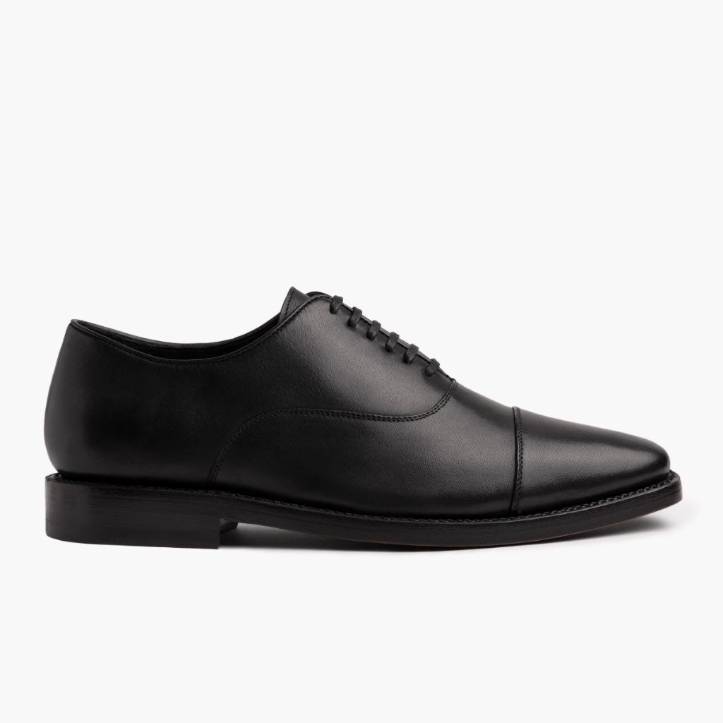 Black Full-Grain leather Sneakers - Construção de vira Goodyear e biqueira