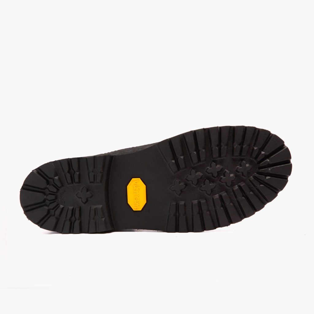 High-Traction Rubber Outsole & Lug Tread Pattern on Explorer Preto Matte Botas em couro para Homem