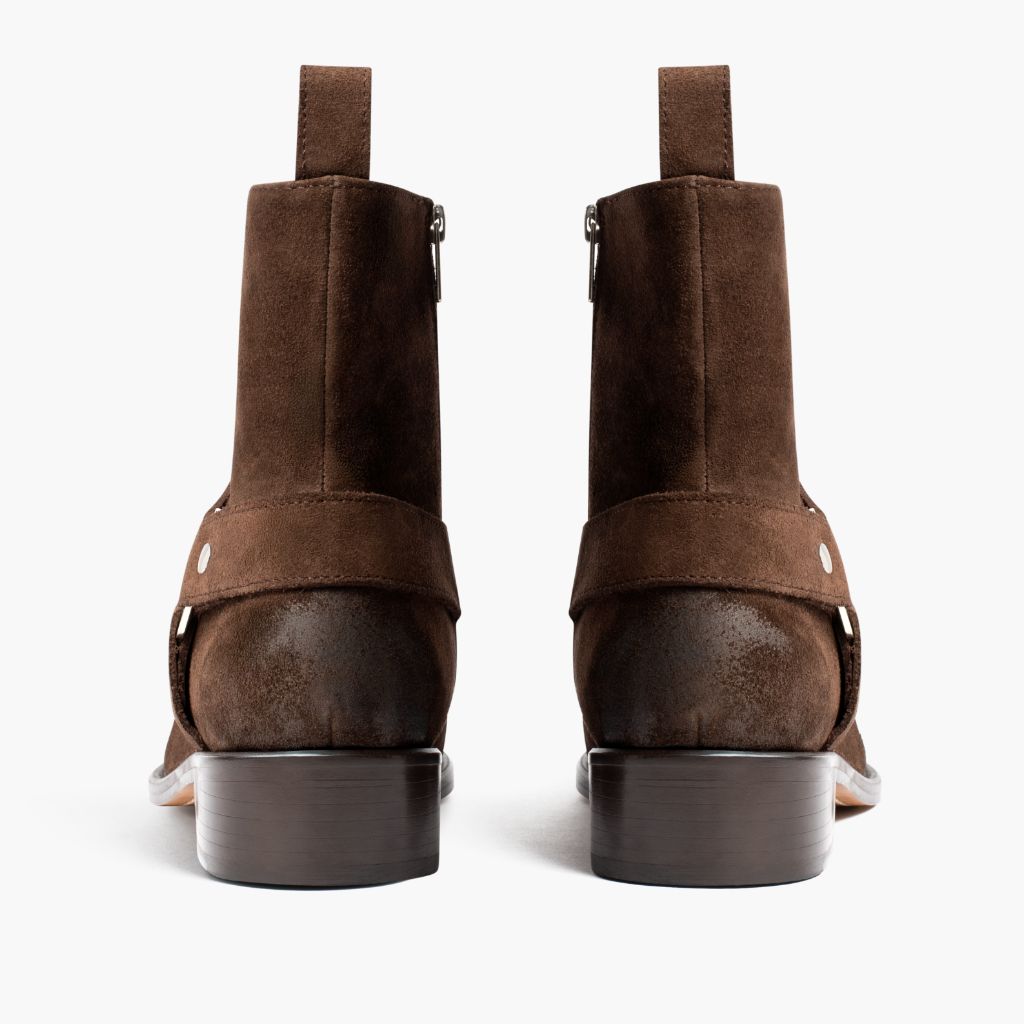 High-Traction Rubber Outsole & Lug Tread Pattern on Harness Dark Castanho Suede Botas em couro para Homem