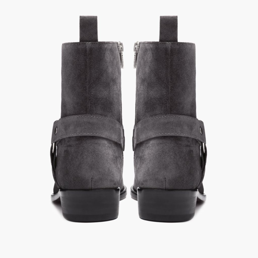 High-Traction Rubber Outsole & Lug Tread Pattern on Harness Grey Suede Botas em couro para Homem