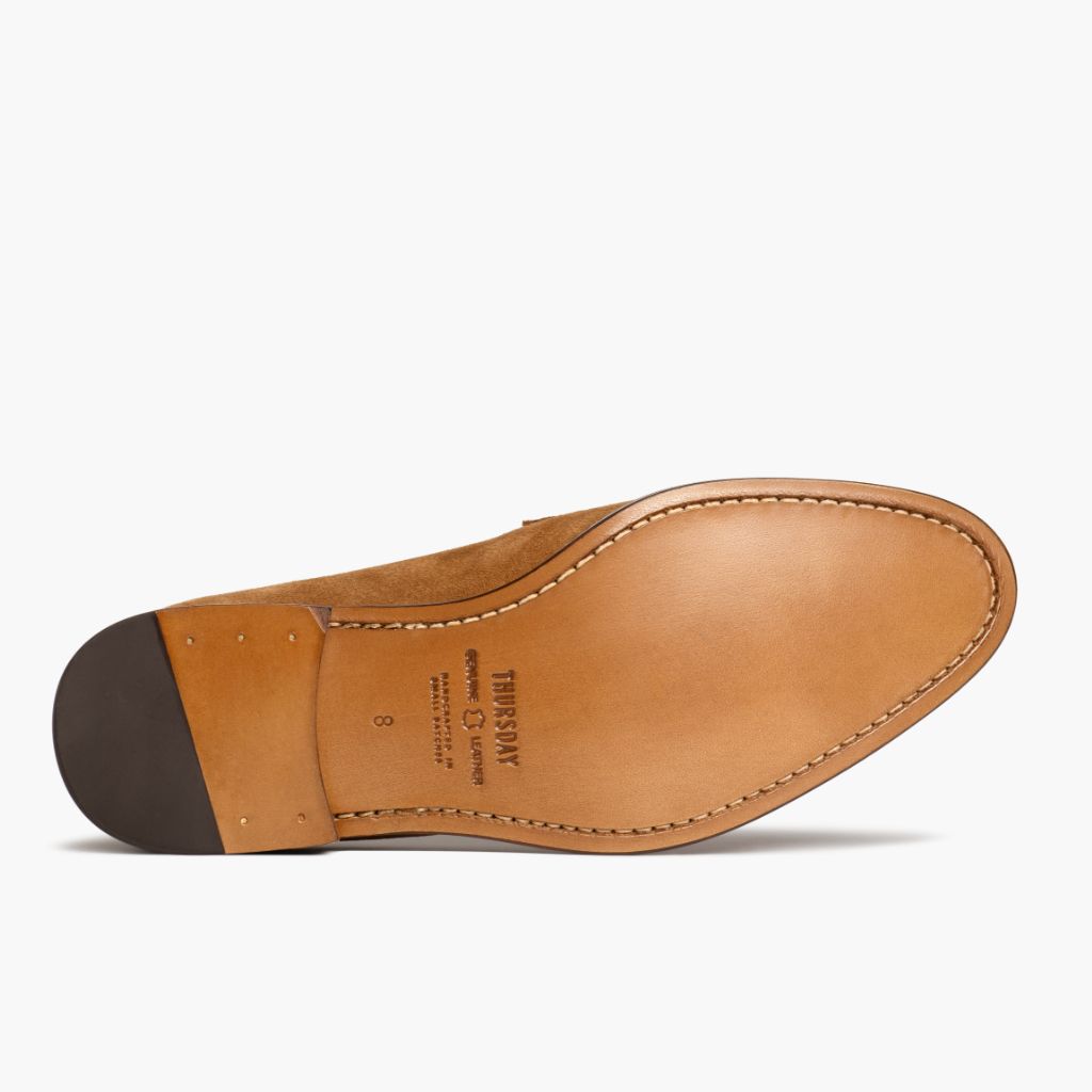 High-Traction Rubber Outsole & Lug Tread Pattern on Lincoln Cider Mocassins em couro para Homem