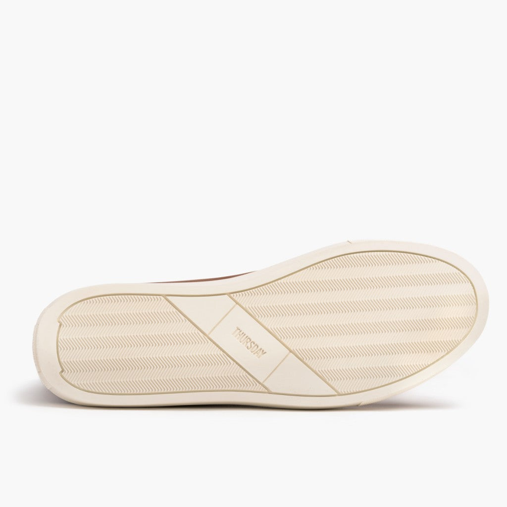 High-Traction Rubber Outsole & Lug Tread Pattern on Premier High Top Toffee Sapatilhas em pele para Homem For Men