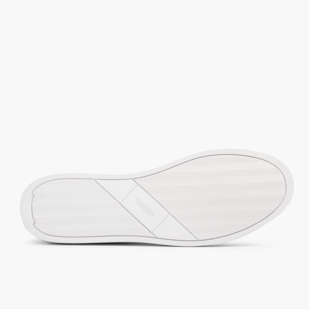 High-Traction Rubber Outsole & Lug Tread Pattern on Premier Low Top White Sapatilhas em pele para Homem For Men