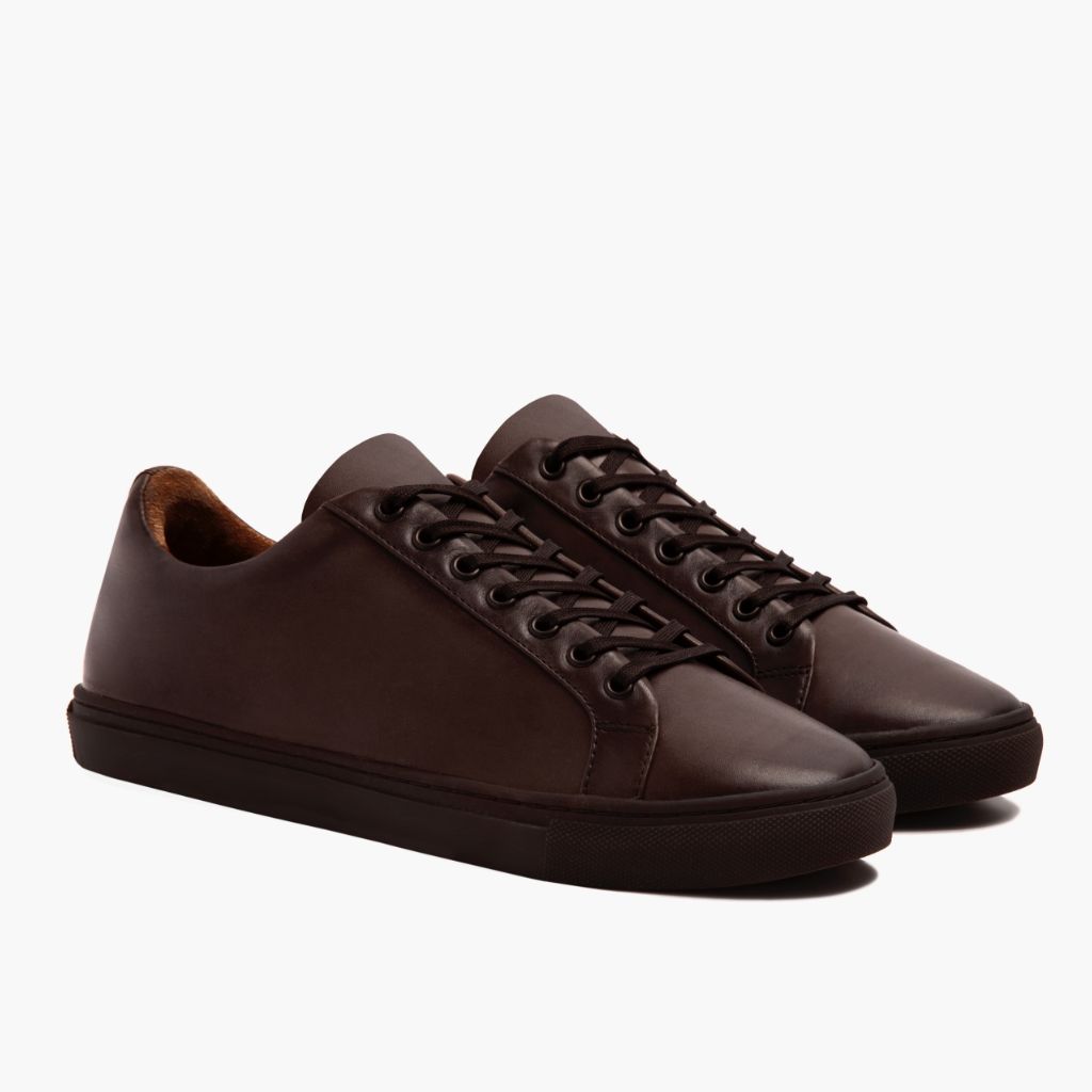Premier Low Top Old English Sapatilhas em pele para Homem For Men in Classic Full-Grain Leather - Vista de perfil | Comprar online