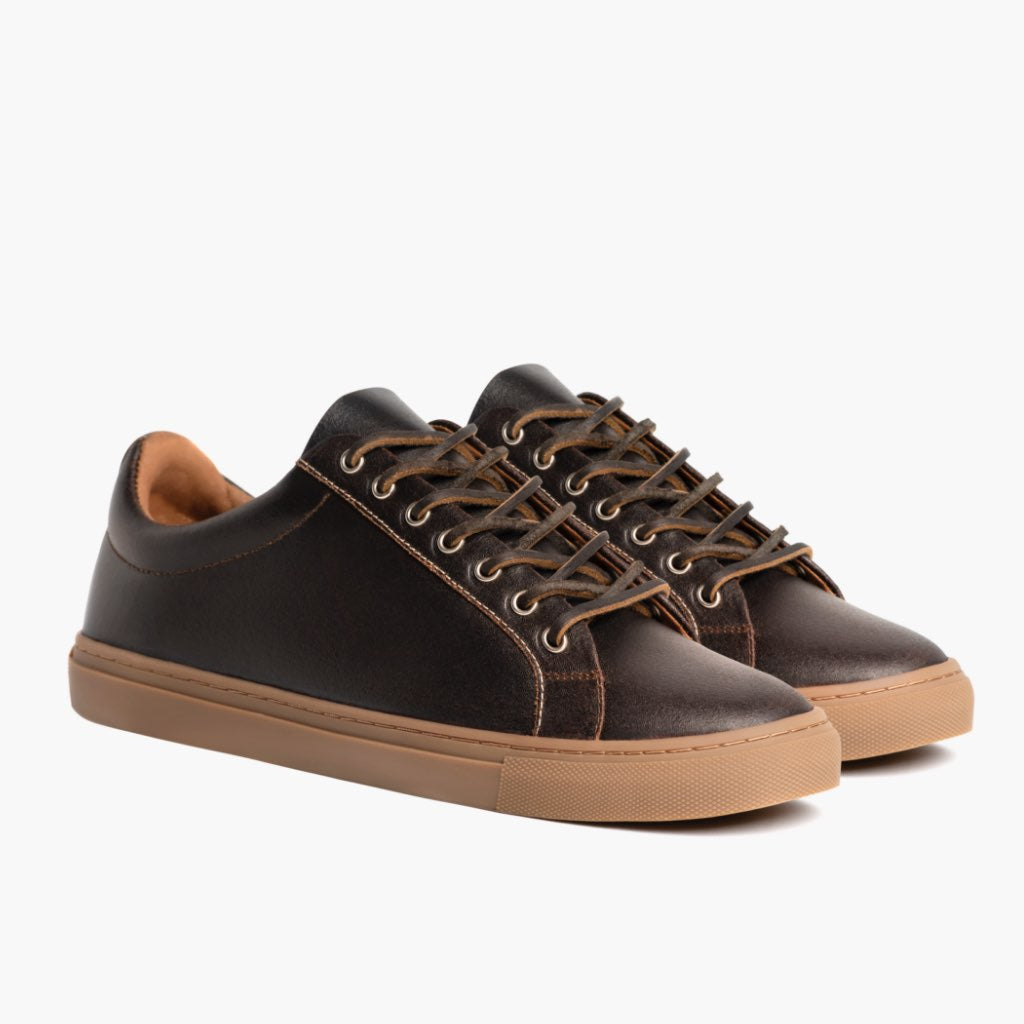 Premier Low Top Cacao Sapatilhas em pele para Homem For Men in Classic Full-Grain Leather - Vista de perfil | Comprar online