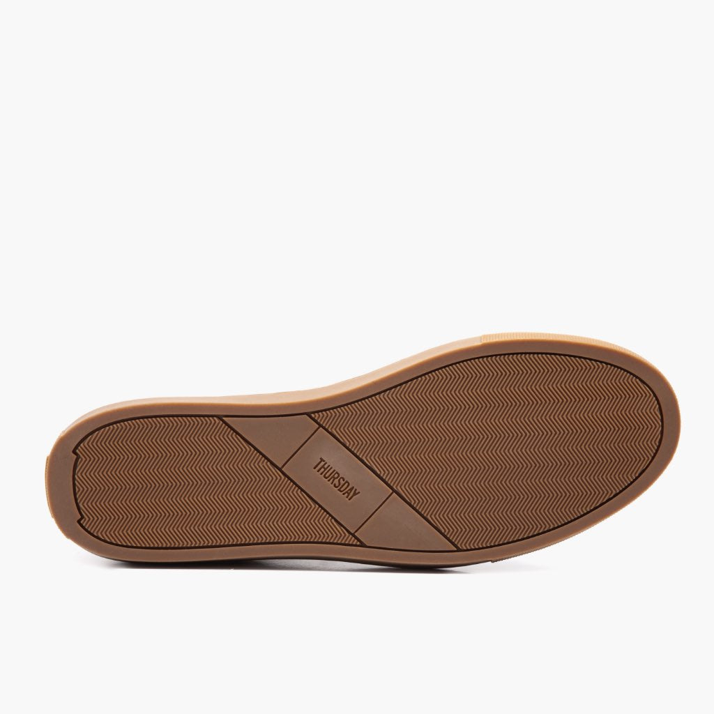 High-Traction Rubber Outsole & Lug Tread Pattern on Premier Low Top Cacao Sapatilhas em pele para Homem For Men