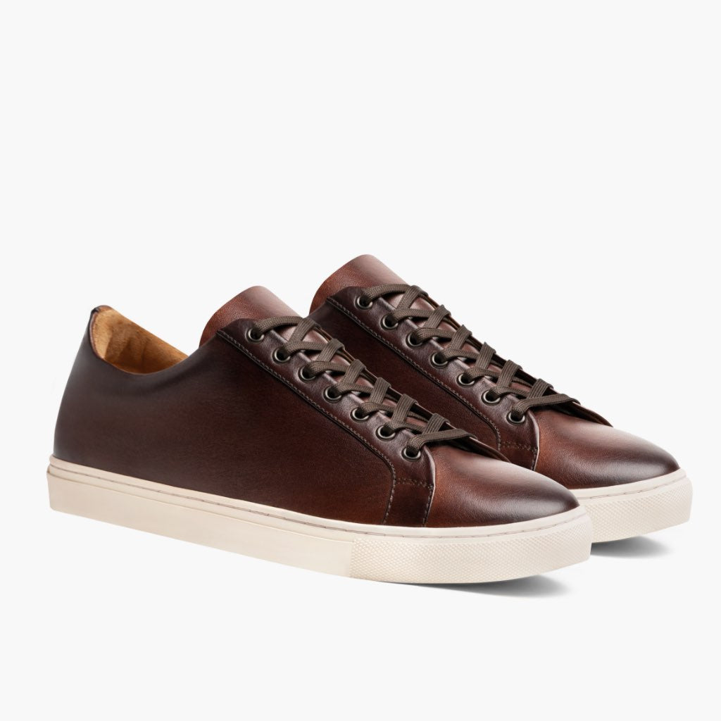 Premier Low Top Coffee Sapatilhas em pele para Homem For Men in Classic Full-Grain Leather - Vista de perfil | Comprar online