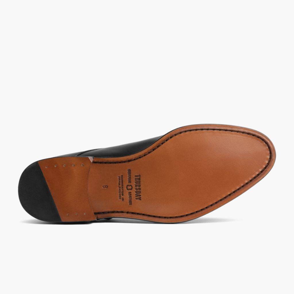 High-Traction Rubber Outsole & Lug Tread Pattern on Saint Preto Mocassins em couro para Homem For Men