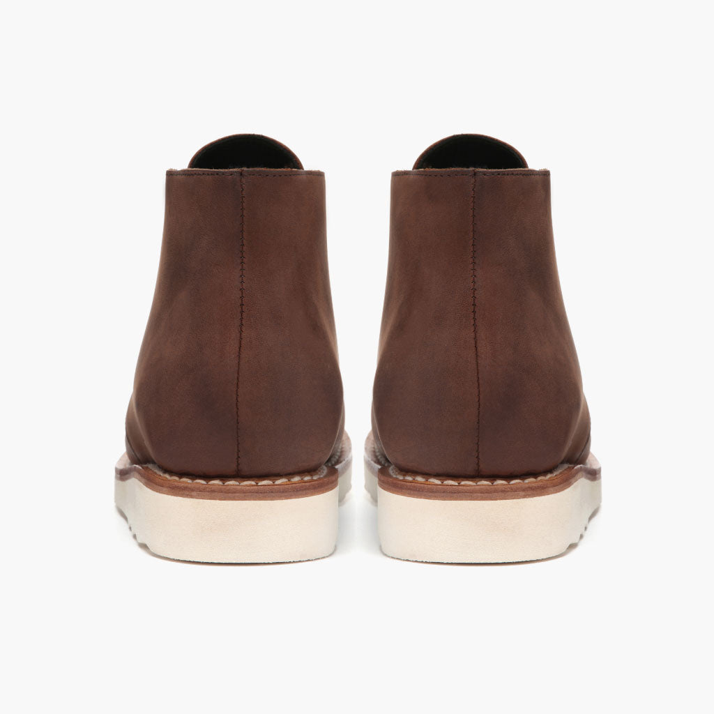 High-Traction Rubber Outsole & Lug Tread Pattern on Scout Arizona Adobe Botas em couro para Homem For Men
