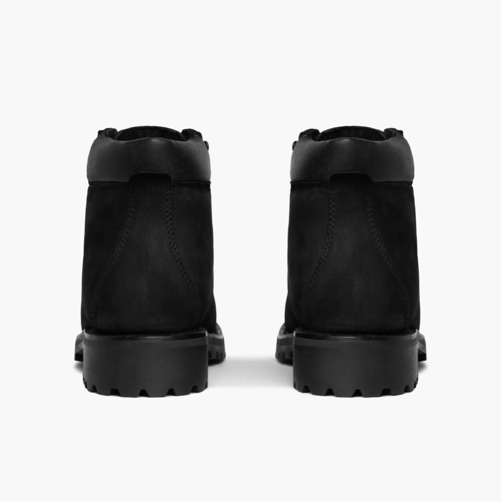 High-Traction Rubber Outsole & Lug Tread Pattern on Commander Preto Matte Botas em couro para Homem
