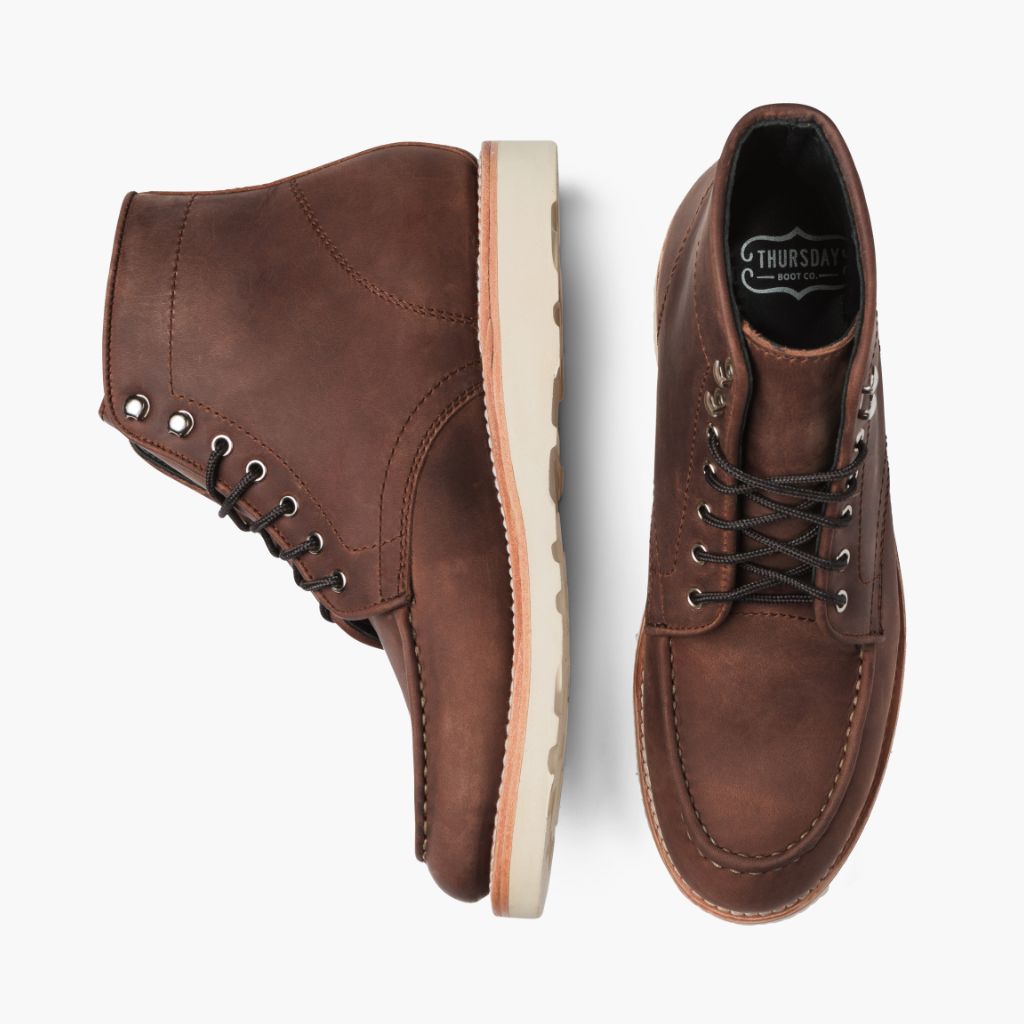 High-Traction Rubber Outsole & Lug Tread Pattern on Diplomat Arizona Adobe Botas em couro para Homem