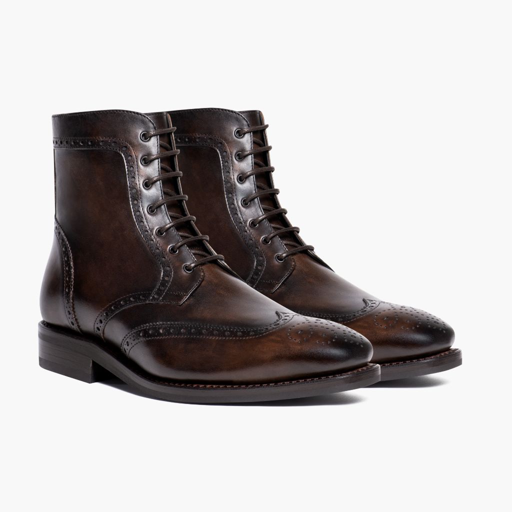 Wingtip Dark Oak Botas em couro para Homem For Men in Classic Full-Grain Leather - Vista de perfil | Comprar online