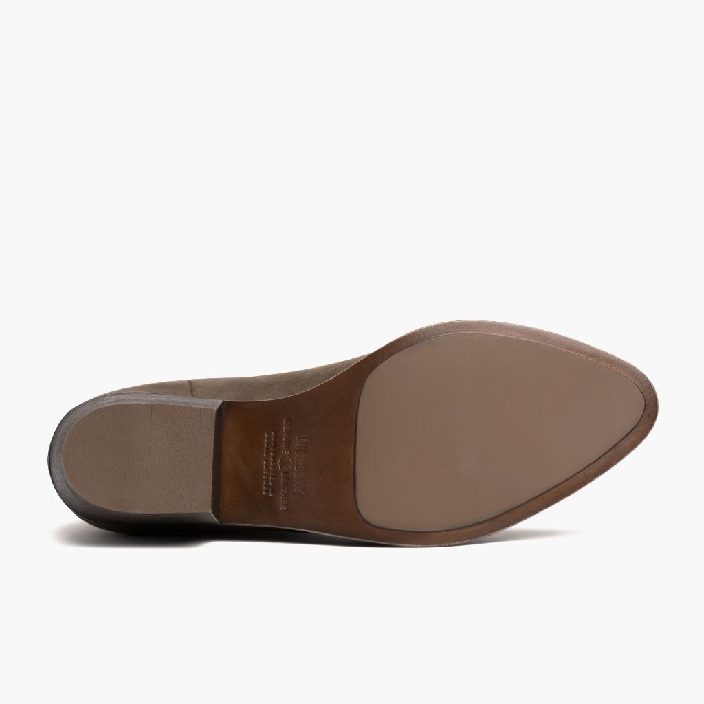 High-Traction Rubber Outsole & Lug Tread Pattern on Dreamer Bootie Tobacco Botas em couro para Mulher