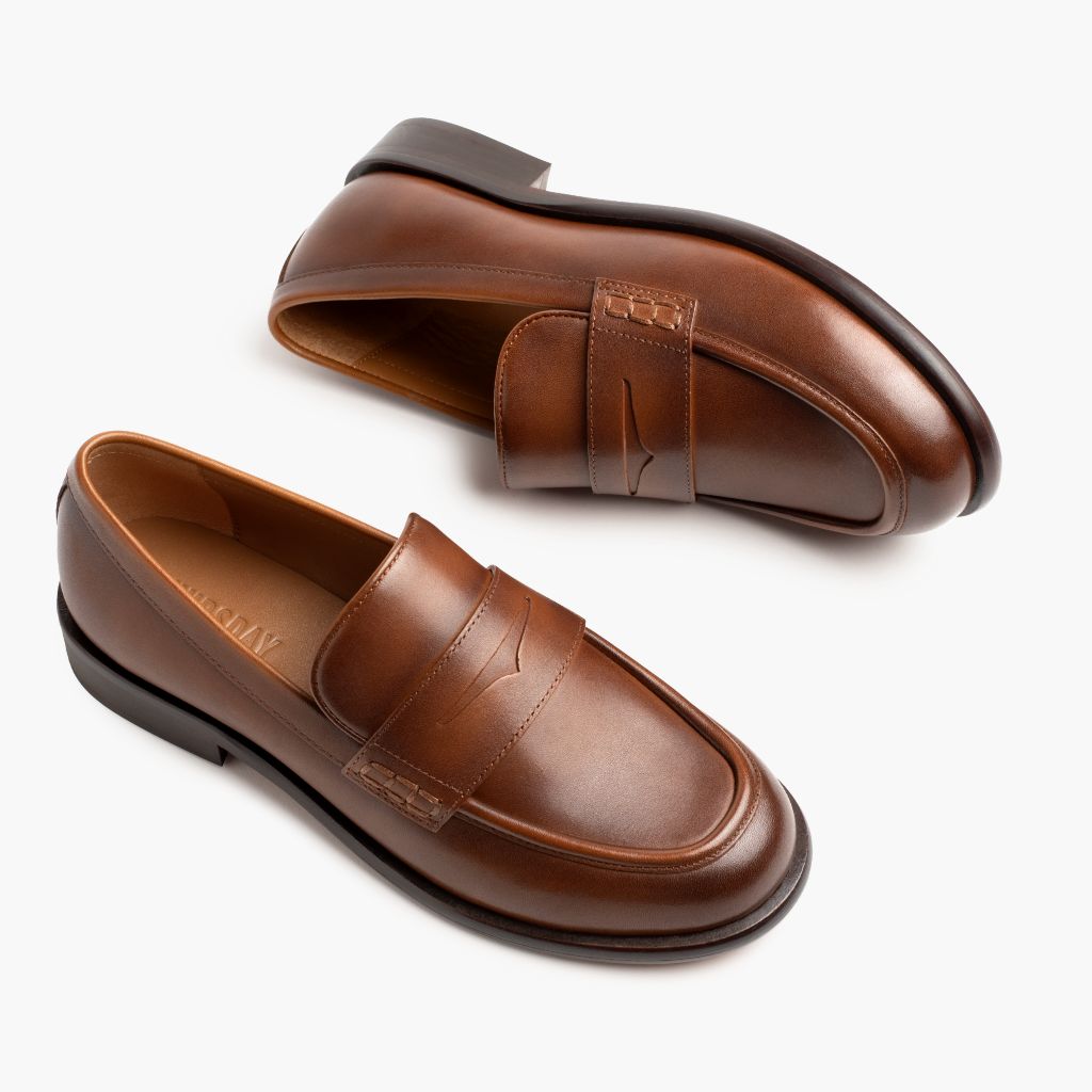 High-Traction Rubber Outsole & Lug Tread Pattern on Dress Penny Pecan Botas em couro para Mulher