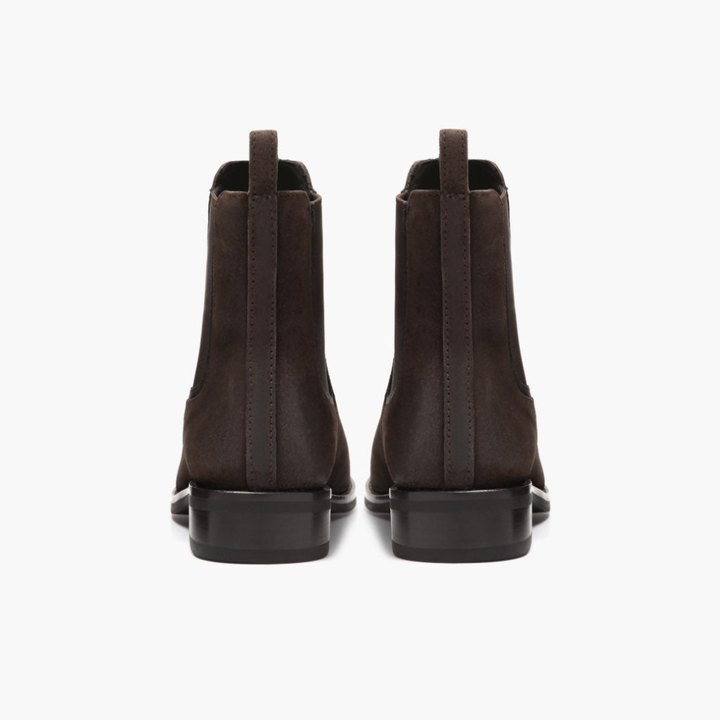 High-Traction Rubber Outsole & Lug Tread Pattern on Duchess Dark Castanho Suede Botas em couro para Mulher