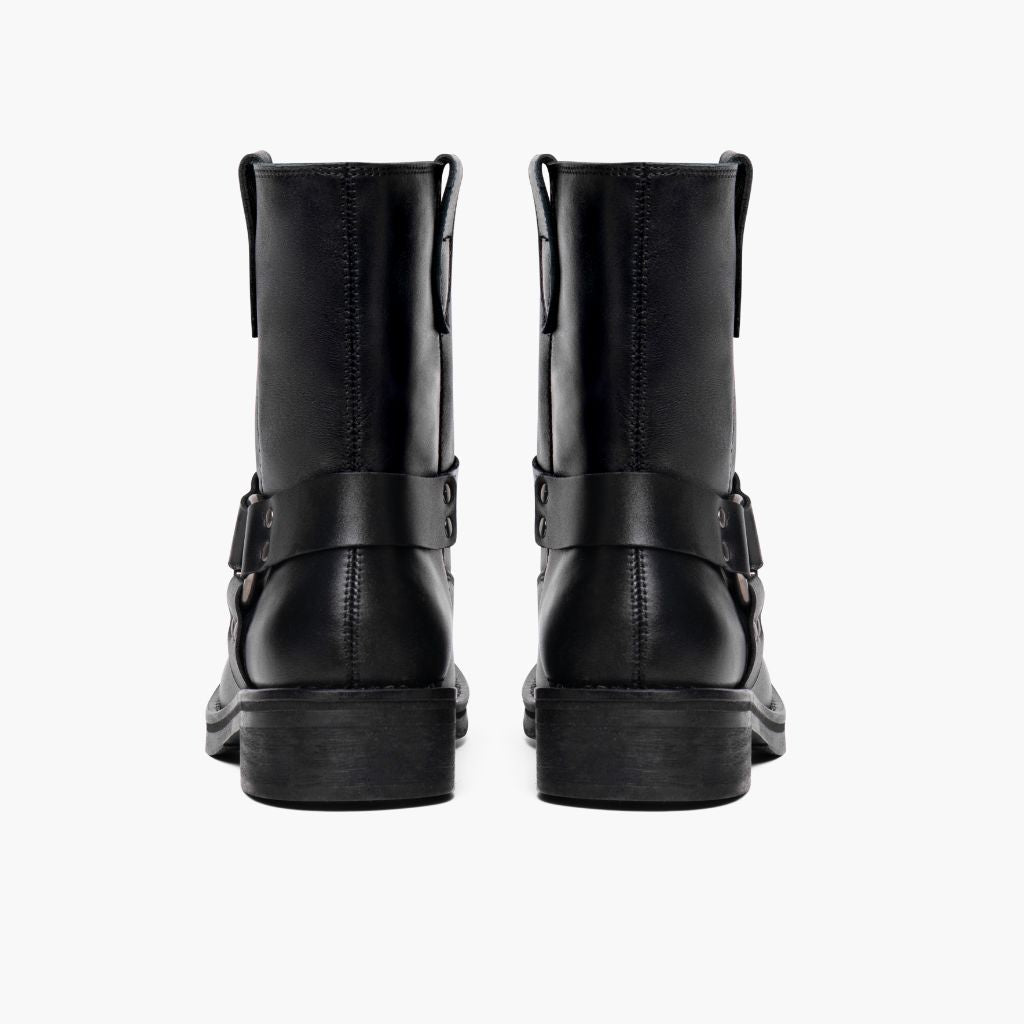 High-Traction Rubber Outsole & Lug Tread Pattern on Outlaw Preto Botas em couro para Mulher
