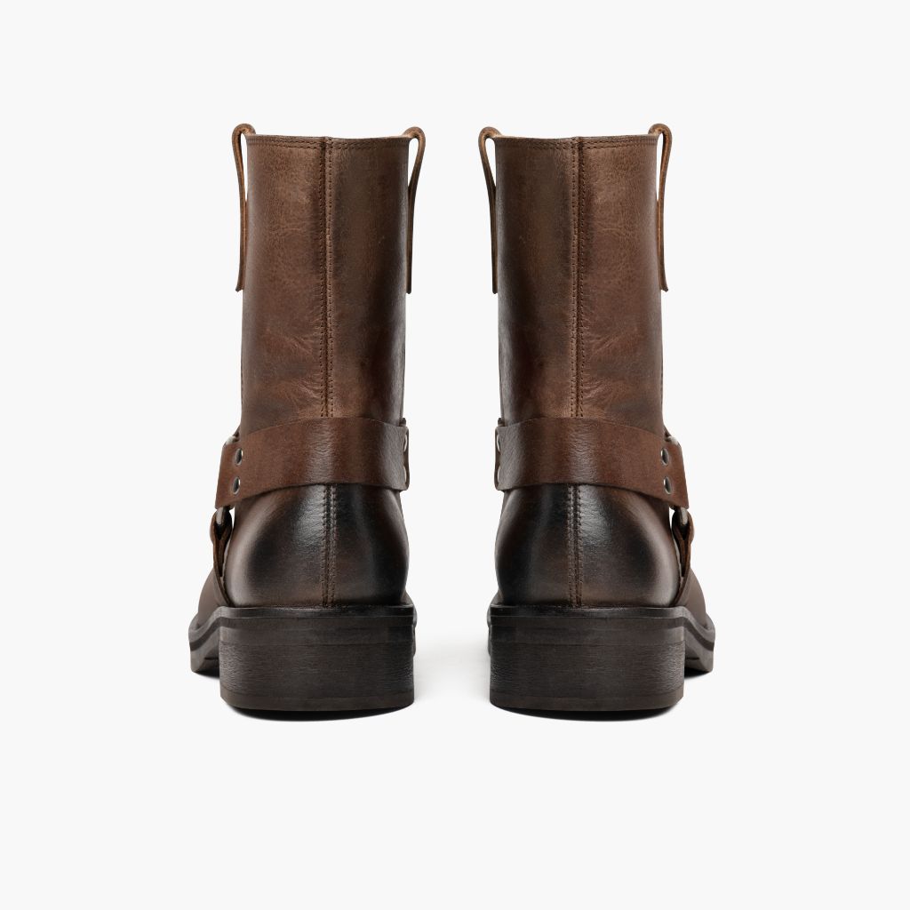 High-Traction Rubber Outsole & Lug Tread Pattern on Outlaw Light Tobacco Botas em couro para Mulher