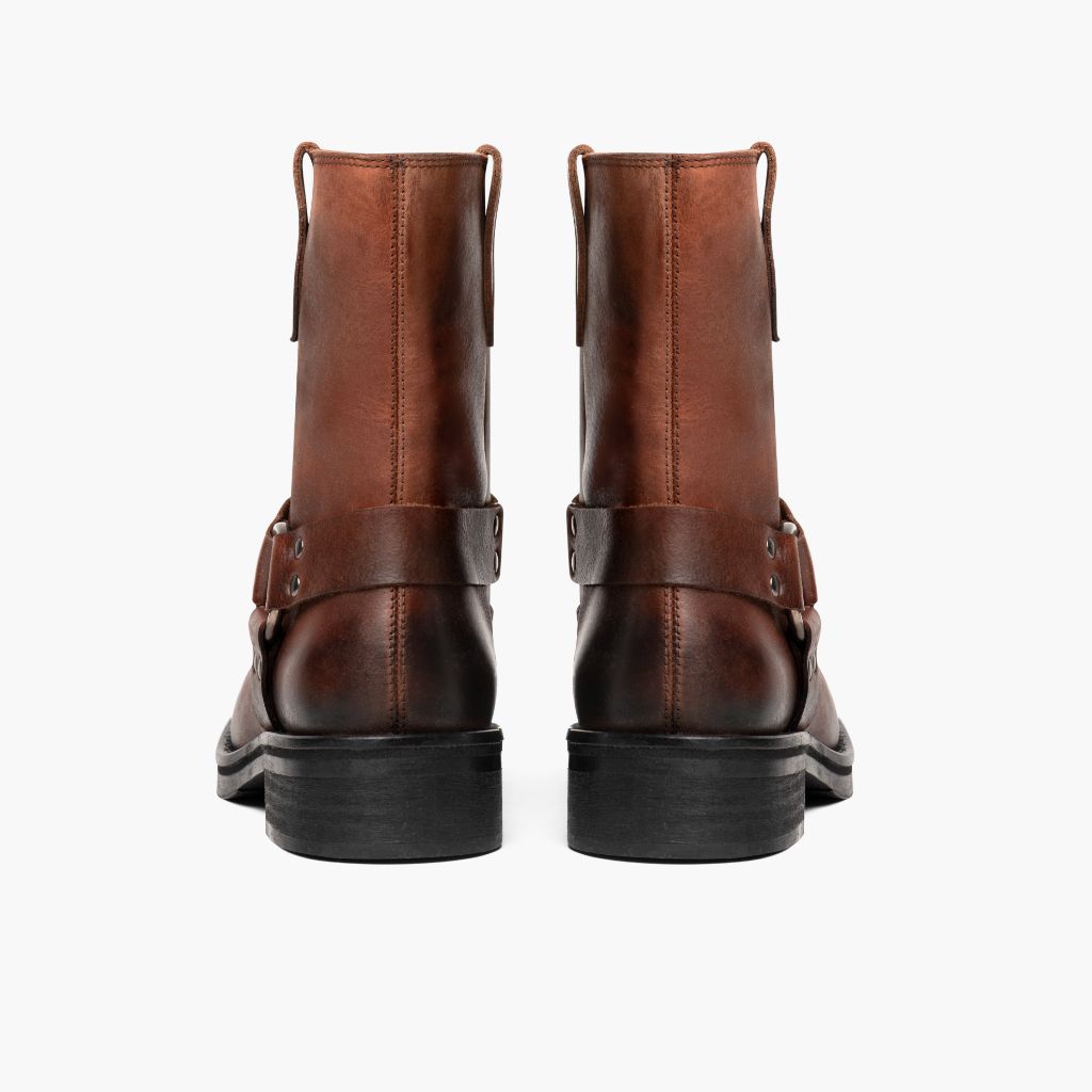 High-Traction Rubber Outsole & Lug Tread Pattern on Outlaw Rust Castanho Botas em couro para Mulher