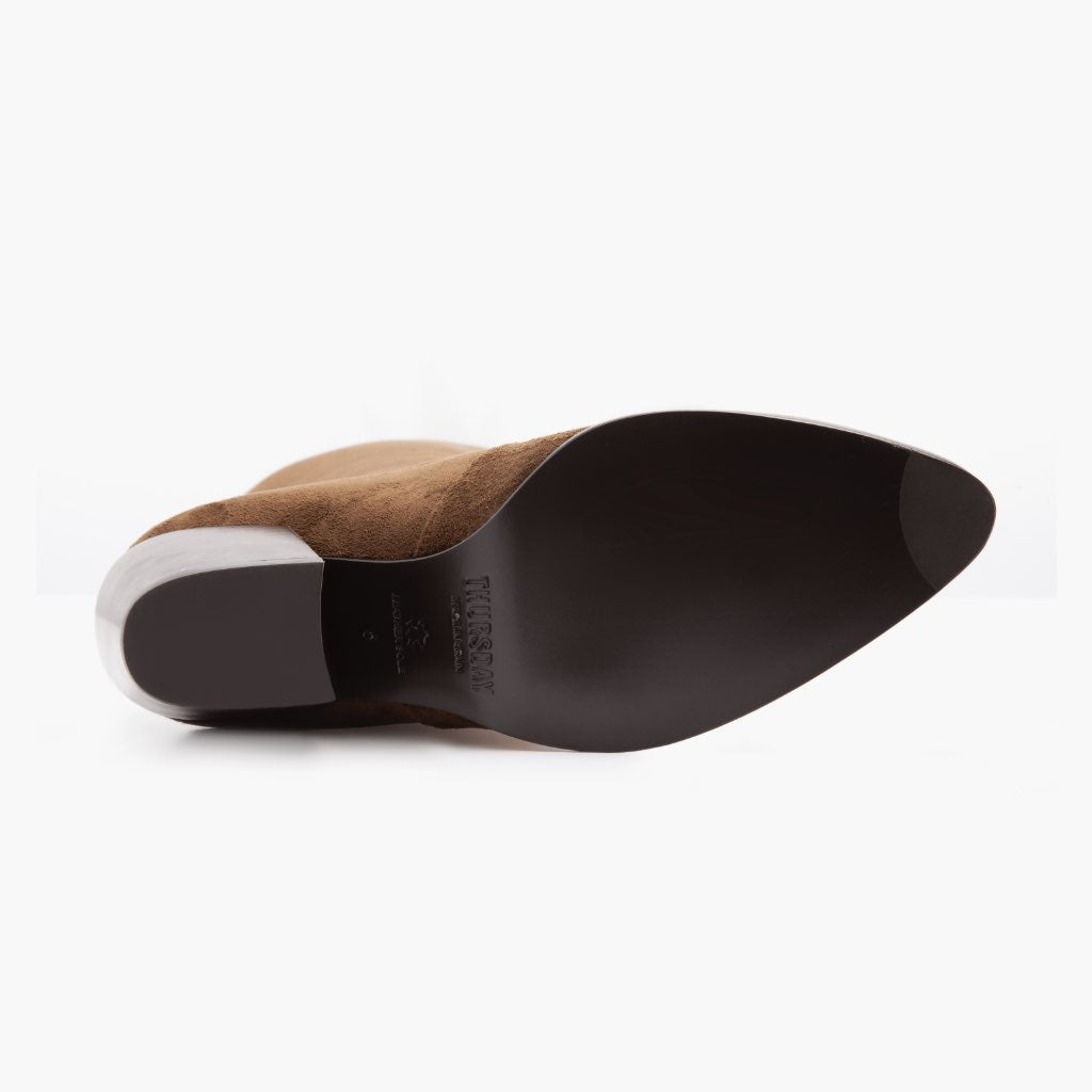 High-Traction Rubber Outsole & Lug Tread Pattern on Tempest Espresso Botas em couro para Mulher