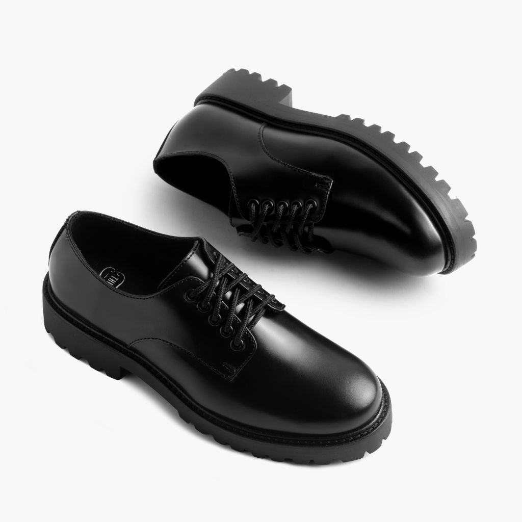 High-Traction Rubber Outsole & Lug Tread Pattern on Renegade Preto Sapatilhas em pele para Mulher
