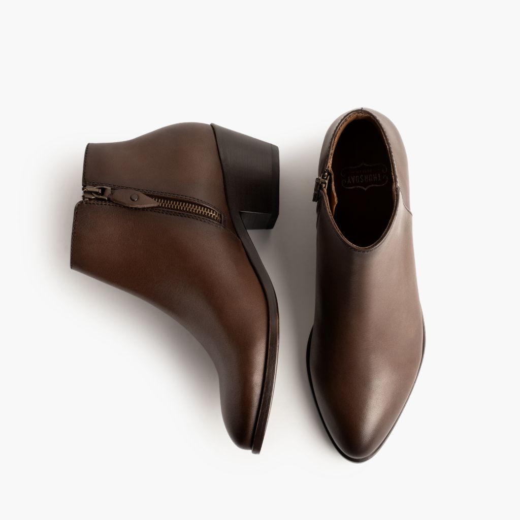 High-Traction Rubber Outsole & Lug Tread Pattern on Downtown Amaretto Botas em couro para Mulher