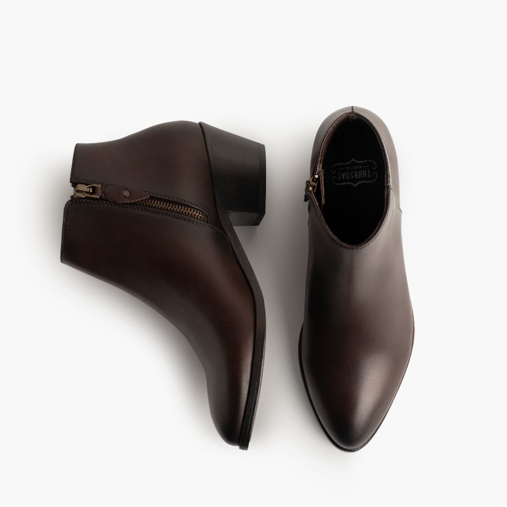 High-Traction Rubber Outsole & Lug Tread Pattern on Downtown Old English Botas em couro para Mulher