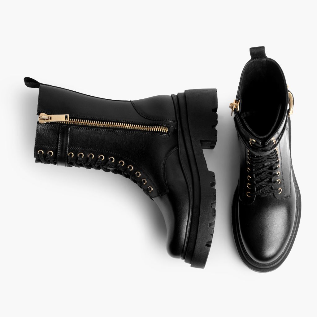 High-Traction Rubber Outsole & Lug Tread Pattern on Fatale Preto & Gold Botas em couro para Mulher