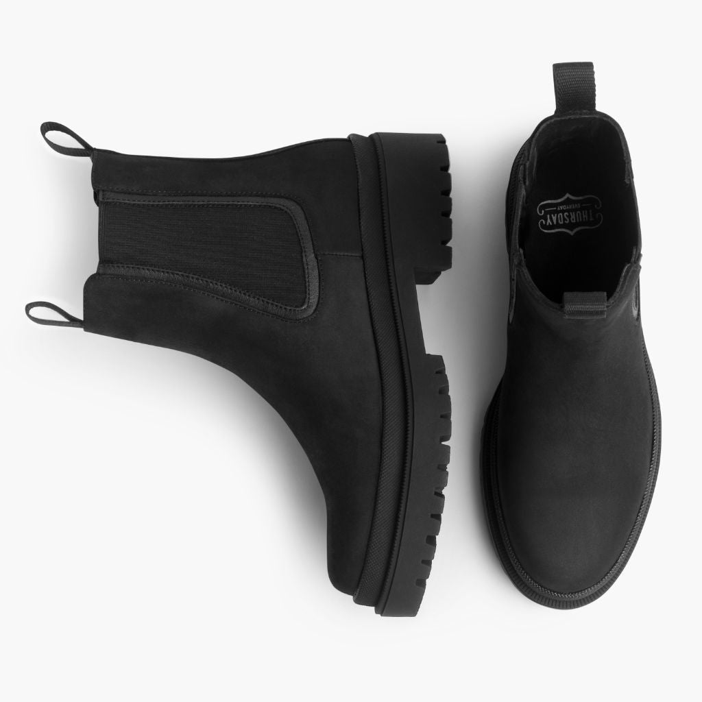 High-Traction Rubber Outsole & Lug Tread Pattern on Legend Platform Preto Matte Botas em couro para Mulher