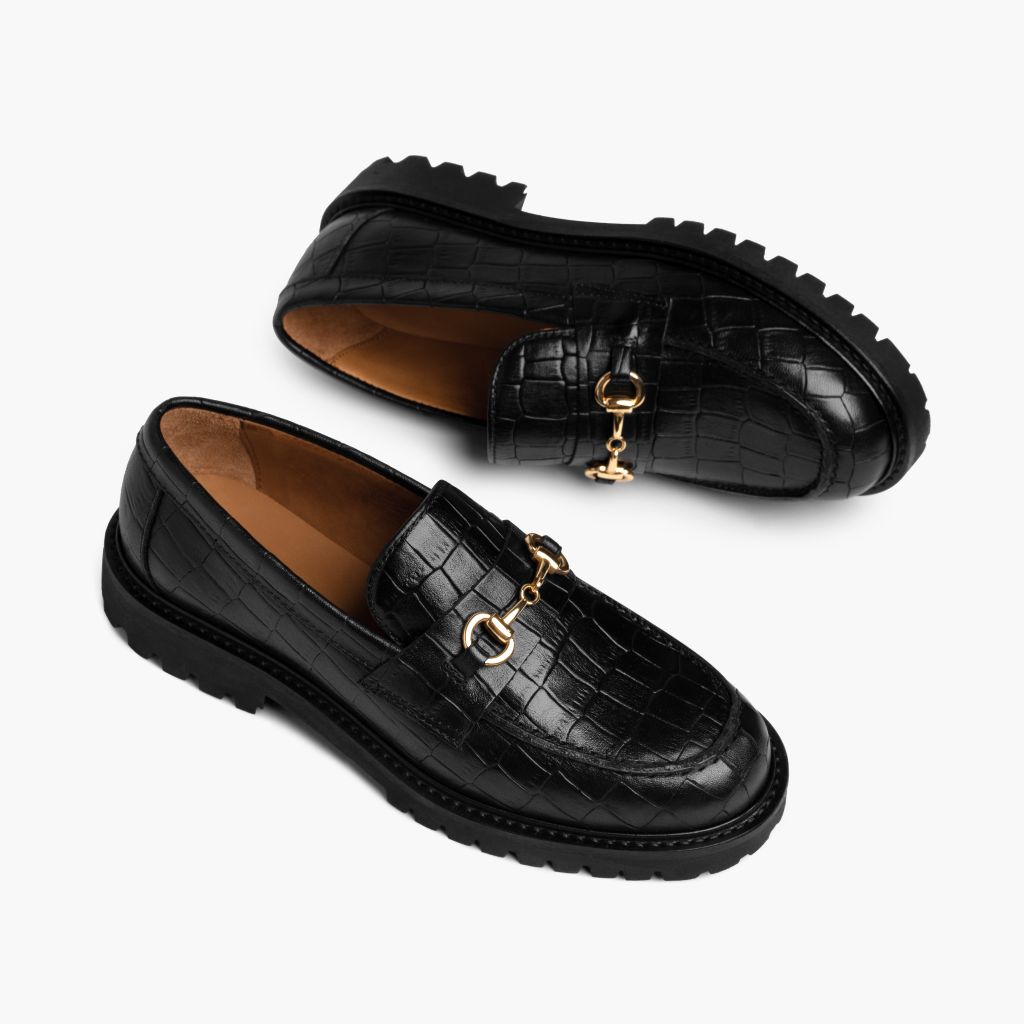 High-Traction Rubber Outsole & Lug Tread Pattern on Penny Preto & Gold Croco Mocassins em couro para Mulher