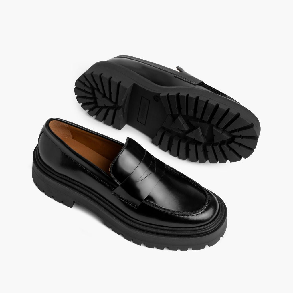 High-Traction Rubber Outsole & Lug Tread Pattern on Penny Platform Preto Mocassins em couro para Mulher