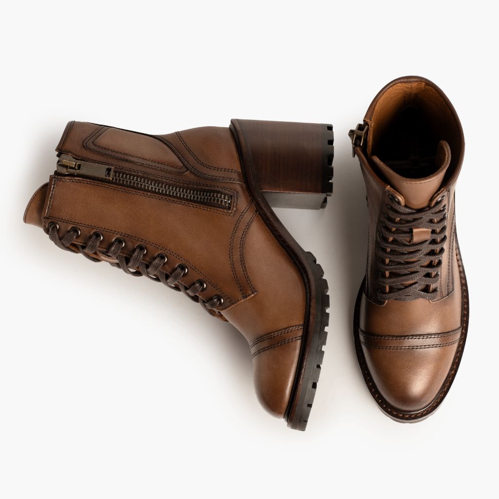 High-Traction Rubber Outsole & Lug Tread Pattern on Rebel Amber Wheat Botas em couro para Mulher