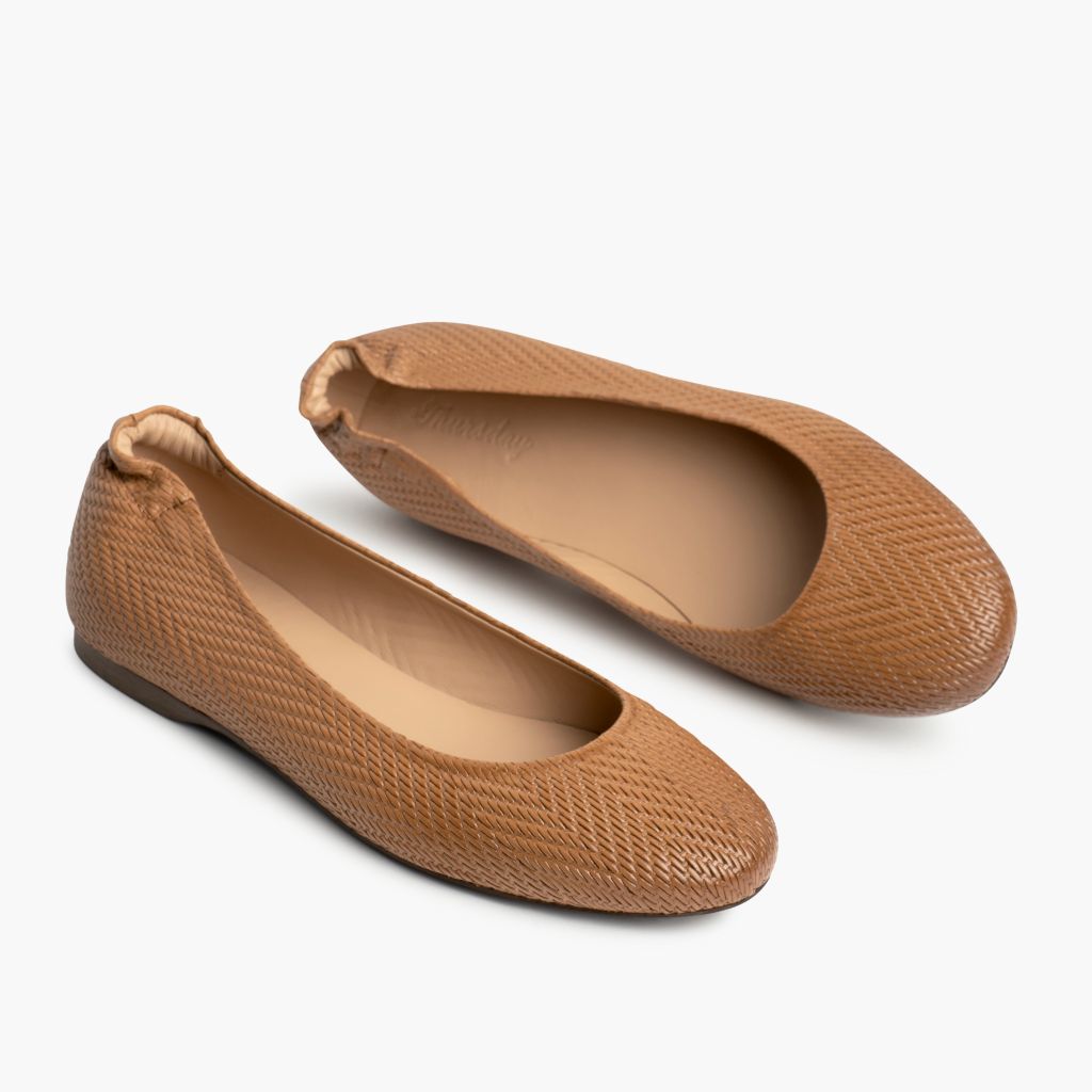 High-Traction Rubber Outsole & Lug Tread Pattern on Scrunch Caramelo Embossed Botas em couro para Mulher