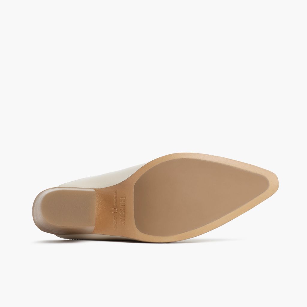 High-Traction Rubber Outsole & Lug Tread Pattern on Summer Ivory Botas em couro para Mulher