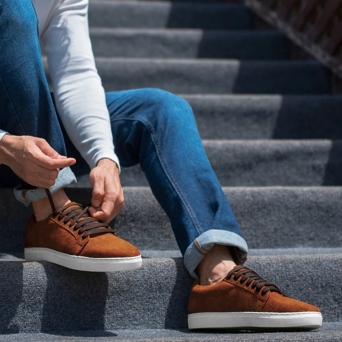 High-Traction Rubber Outsole & Lug Tread Pattern on Murphy Low Top Castanho Suede Sapatilhas em pele para Homem