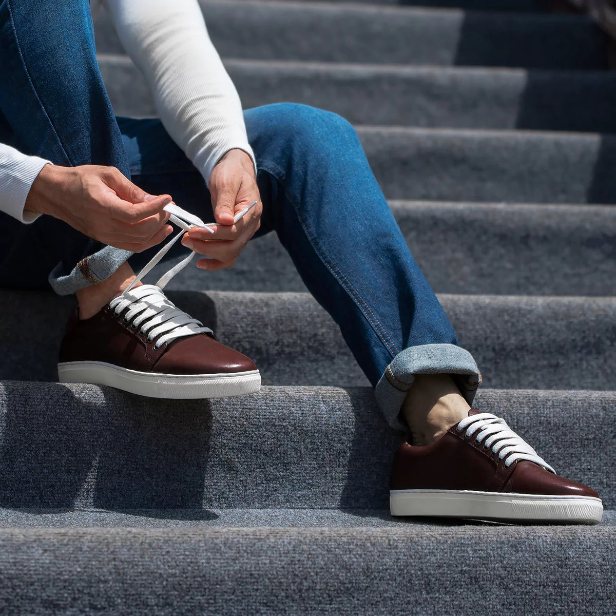 High-Traction Rubber Outsole & Lug Tread Pattern on Murphy Low Top Bordô Sapatilhas em pele para Homem