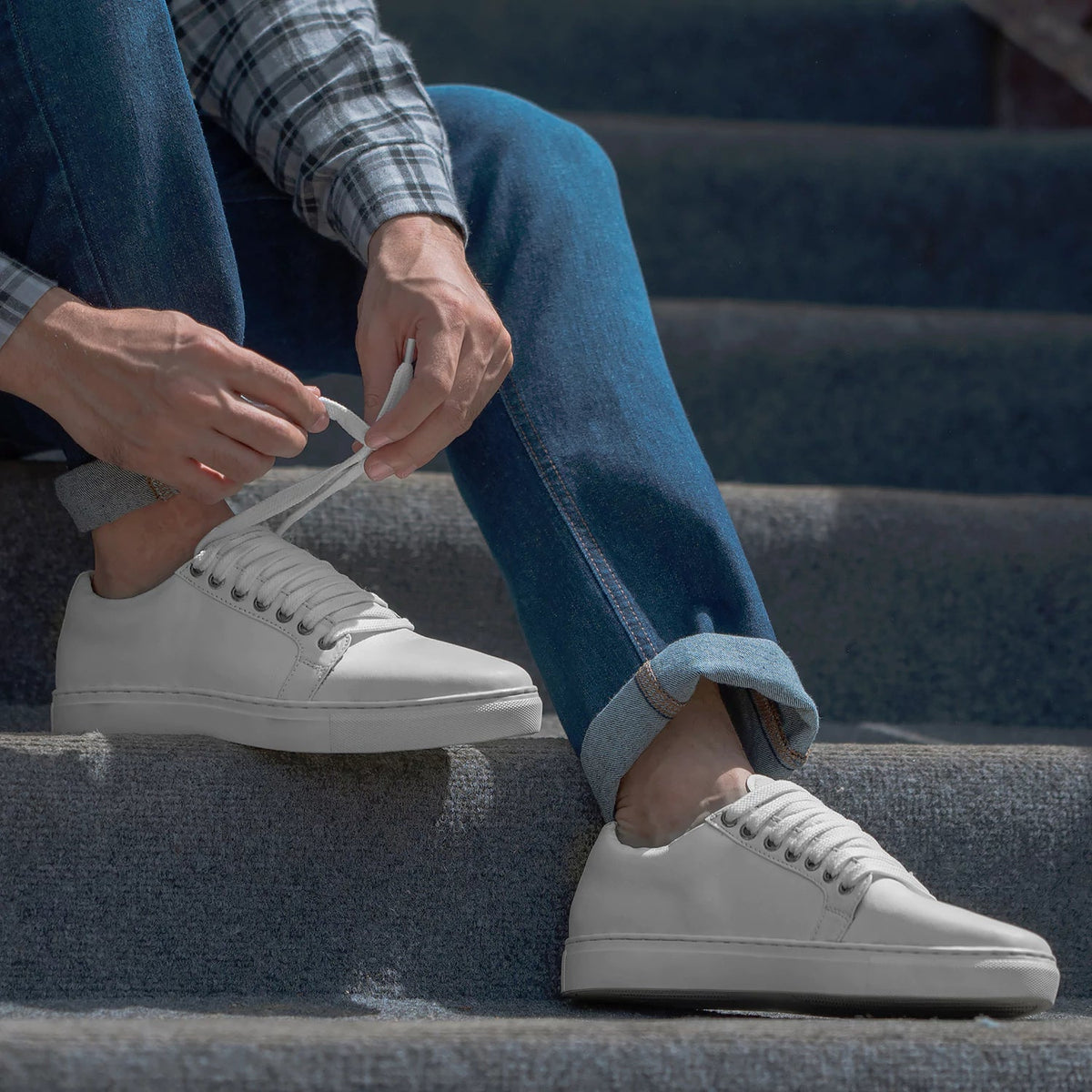 High-Traction Rubber Outsole & Lug Tread Pattern on Murphy Low Top White Sapatilhas em pele para Homem